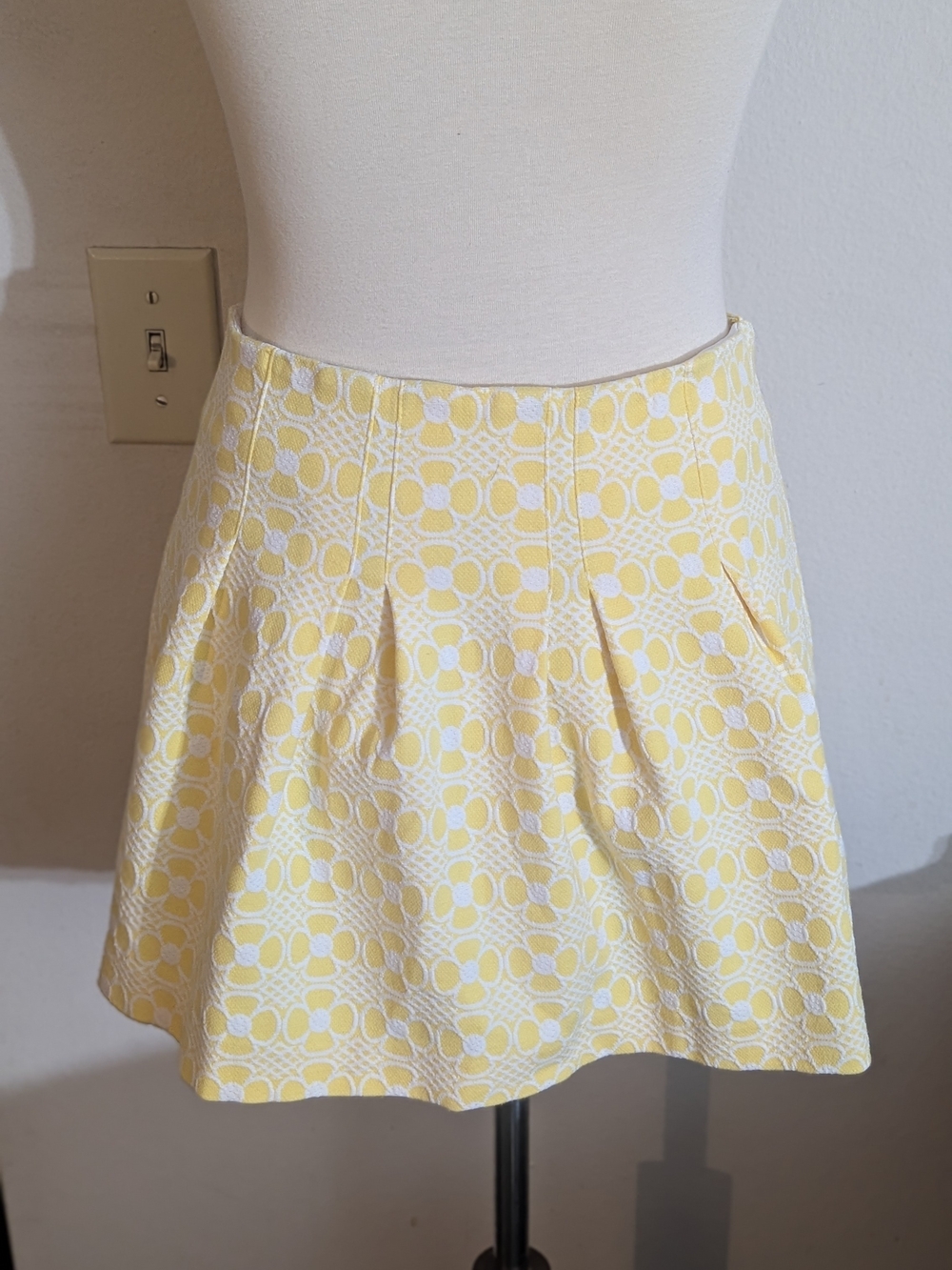 Lilly Pulitzer Leila Sunglow Yellow Daisy Chain Knit Jacquard Skirt Size 0 - Picture 3 of 7